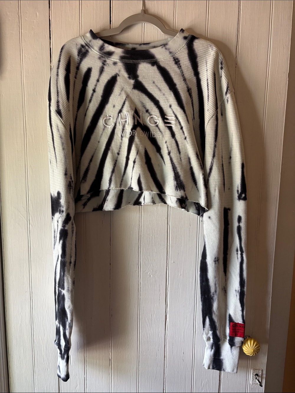 CHNGE Black & White Tie-Dye Cropped Thermal Sweatshirt